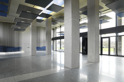 Jesús Rafael Soto, Installation in the Entrance Hall of the Bundesbank's Central Office, 1972, metal and wood ©VG Bild-Kunst, Bonn