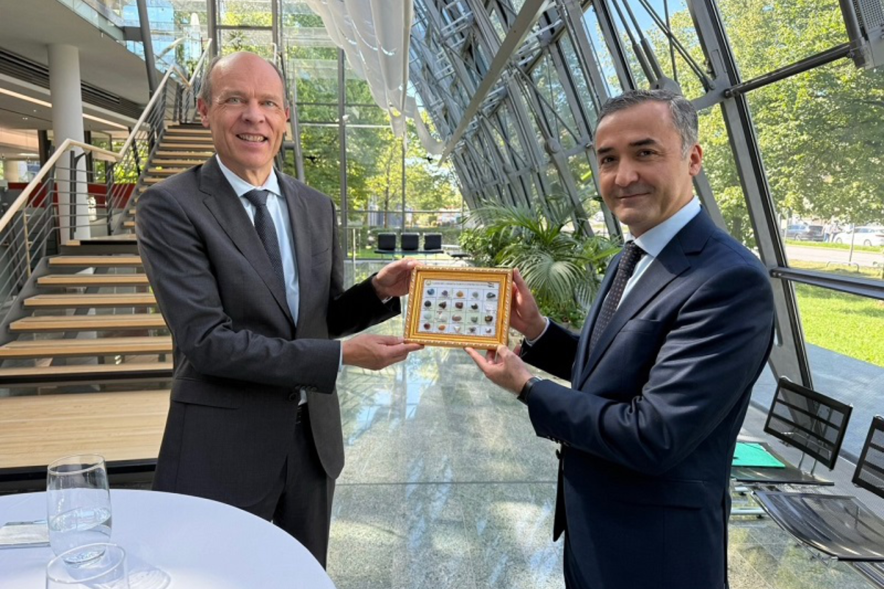 Reinhold Vollbracht gemeinsam mit Firdavs Tolibzoda, dem Vorsitzenden der Nationalbank von Tadschikistan ©Thomas Langer 